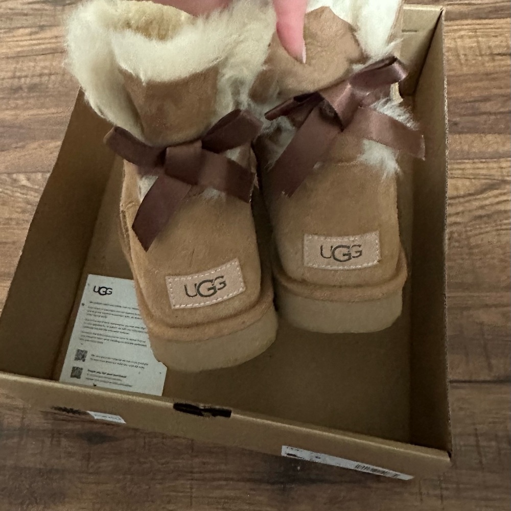 UGG Women’s Chestnut Bailey Bow Boots - Chestnut